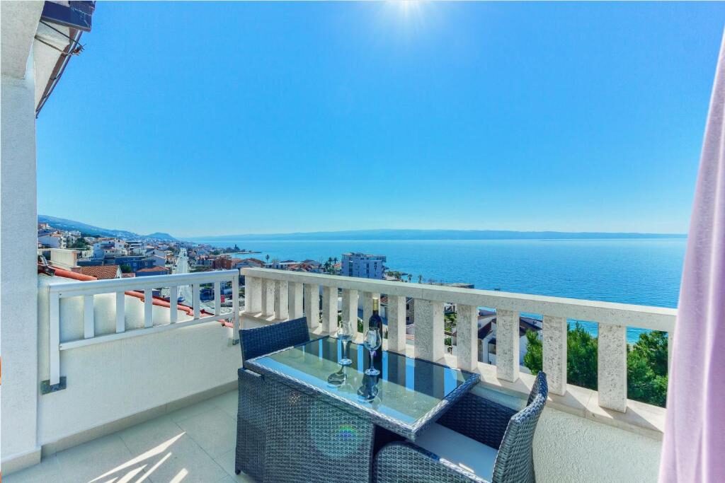 Balcony table with sea view over the Adriatic in Podstrana